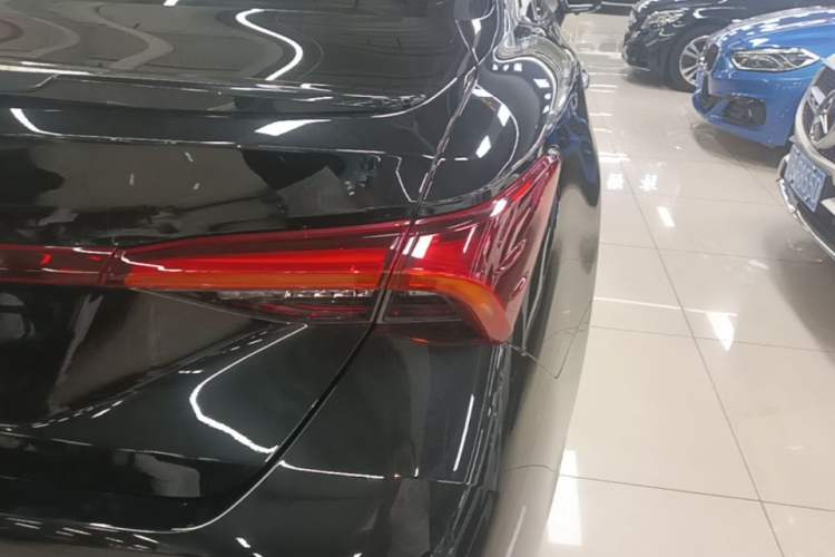 Used Toyota Avalon 2021 2.5L Luxury Edition Right Rear Taillight