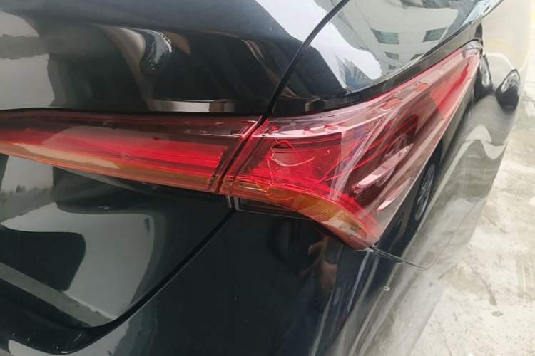 Used Toyota Avalon 2021 2.5L Luxury Edition Right Rear Taillight