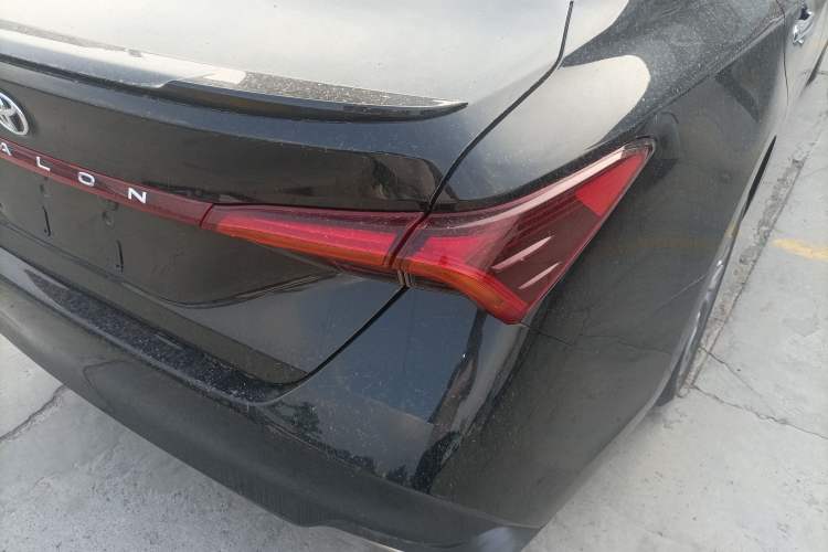 Used Toyota Avalon 2021 2.5L Luxury Edition Right Rear Taillight