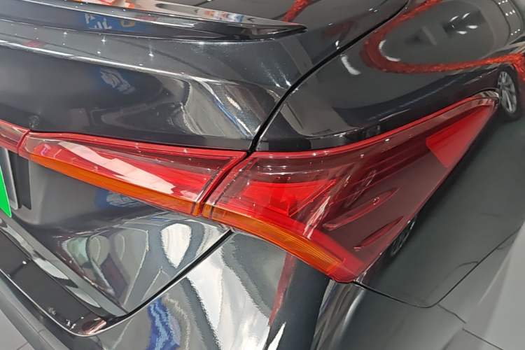 Used Toyota Avalon 2021 2.5L Luxury Edition Right Rear Taillight