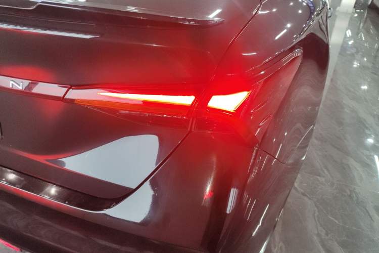 Used Toyota Avalon 2021 2.5L Luxury Edition Right Rear Taillight