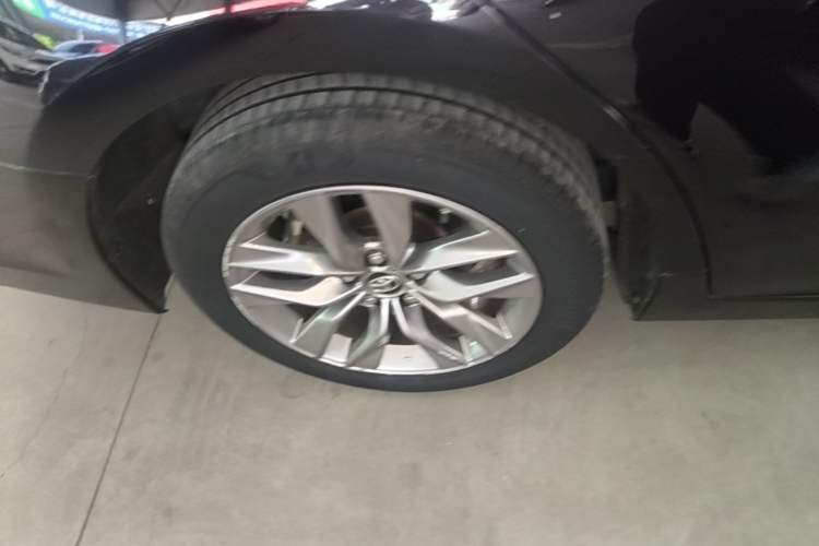 Used Toyota Avalon 2021 2.5L Luxury Edition Right Rear Wheel Hub