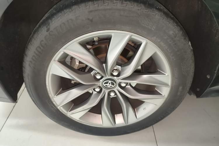 Used Toyota Avalon 2021 2.5L Luxury Edition Right Rear Wheel Hub