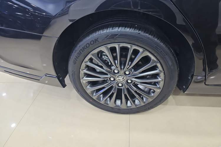 Used Toyota Avalon 2021 2.5L Touring Prestige SPORT Edition Right Rear Wheel Hub