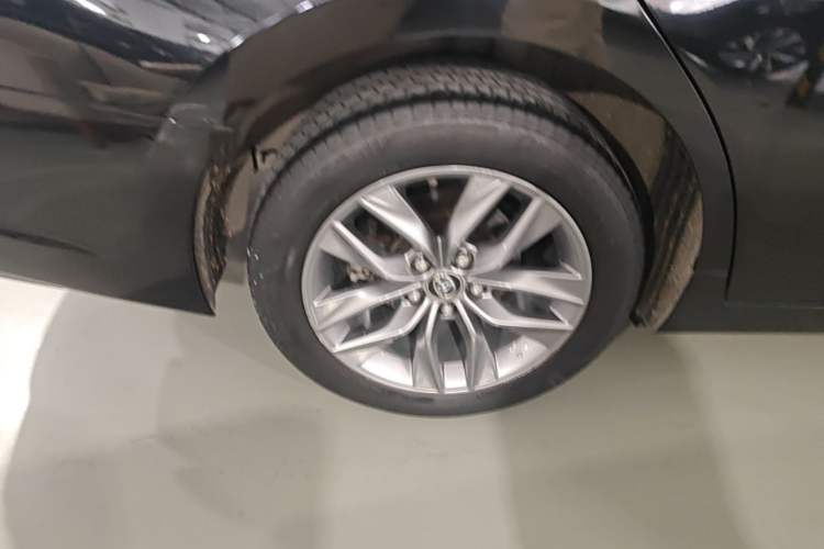 Used Toyota Avalon 2021 2.5L Luxury Edition Right Rear Wheel Hub