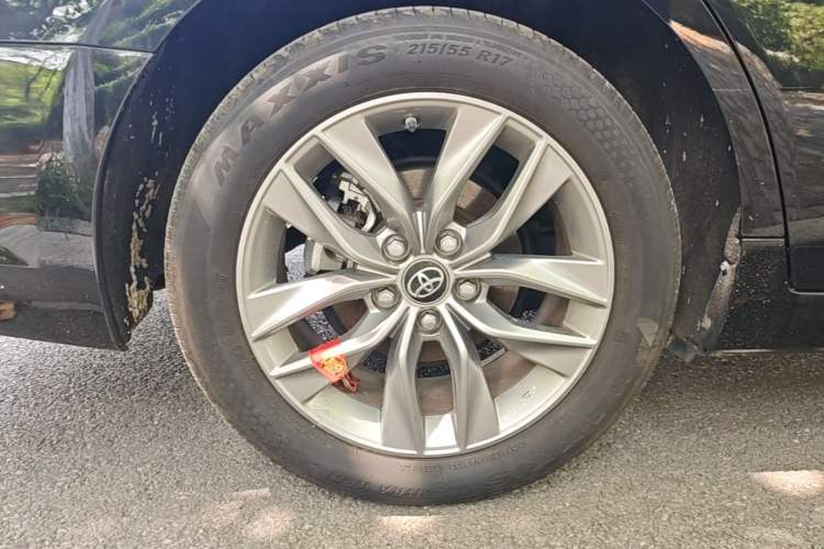 Used Toyota Avalon 2021 2.5L Luxury Edition Right Rear Wheel Hub