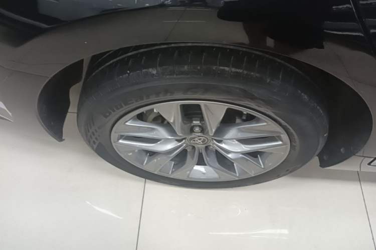 Used Toyota Avalon 2021 2.5L Luxury Edition Right Rear Wheel Hub