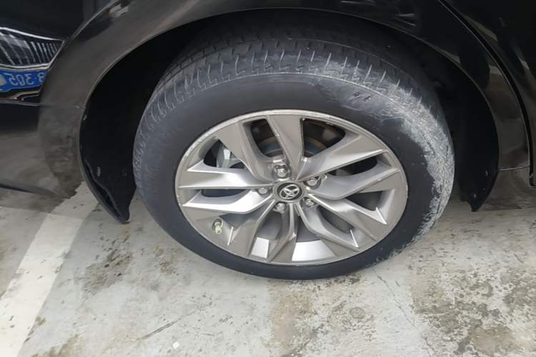Used Toyota Avalon 2021 2.5L Luxury Edition Right Rear Wheel Hub