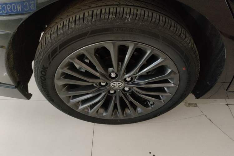Used Toyota Avalon 2021 2.5L Touring Prestige SPORT Edition Right Rear Wheel Hub