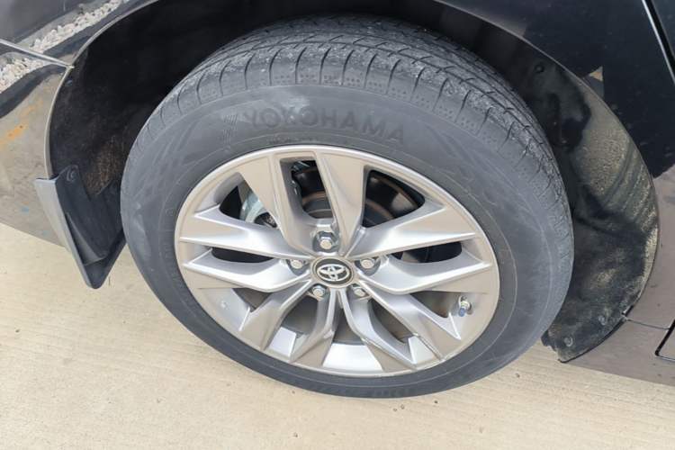 Used Toyota Avalon 2021 2.5L Luxury Edition Right Rear Wheel Hub