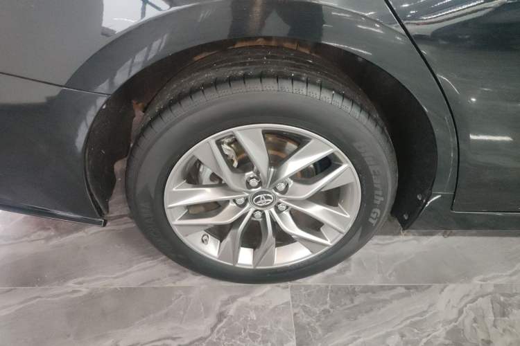 Used Toyota Avalon 2021 2.5L Luxury Edition Right Rear Wheel Hub