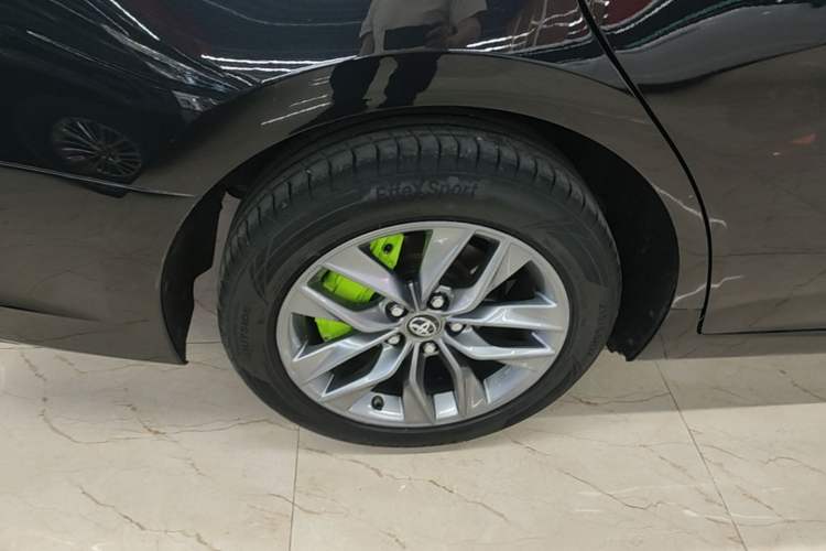 Used Toyota Avalon 2021 2.5L Luxury Edition Right Rear Wheel Hub