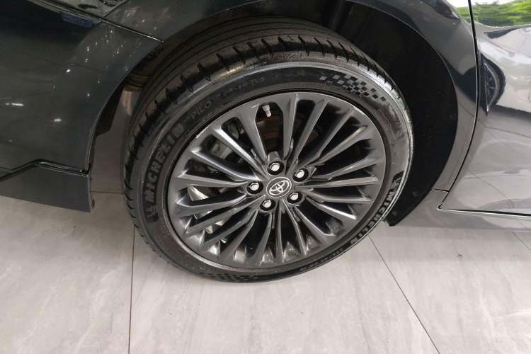 Used Toyota Avalon 2021 2.5L Touring Prestige SPORT Edition Right Rear Wheel Hub