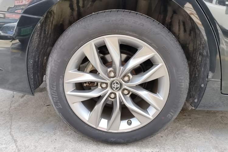 Used Toyota Avalon 2021 2.5L Luxury Edition Right Rear Wheel Hub