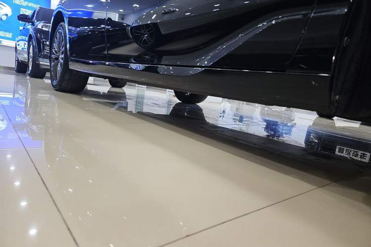 Used Toyota Avalon 2021 2.5L Touring Prestige SPORT Edition Right Side Sill
