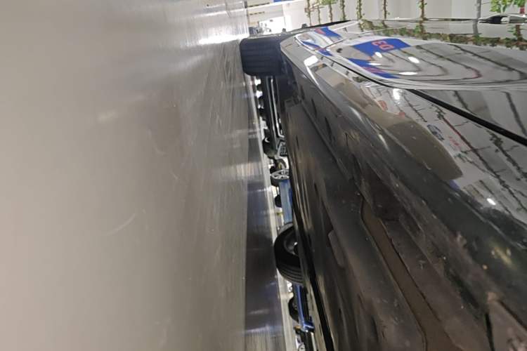 Used Toyota Avalon 2021 2.5L Luxury Edition Right Side Sill