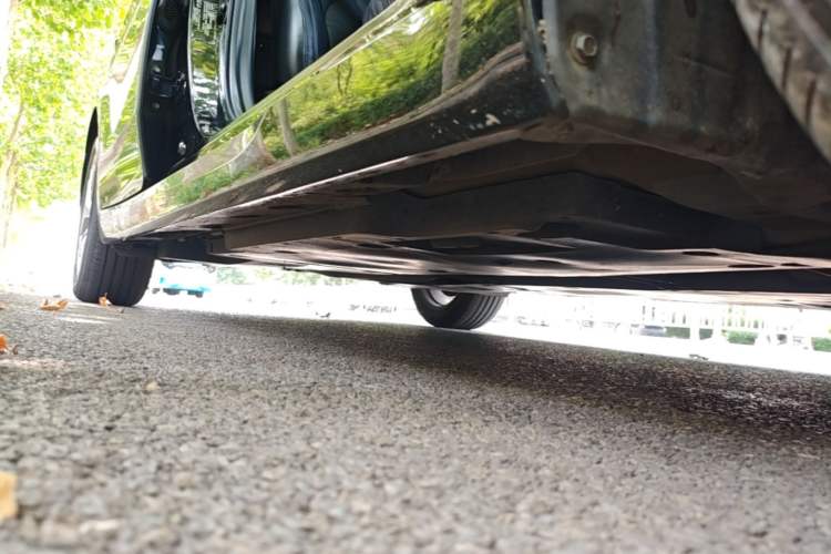 Used Toyota Avalon 2021 2.5L Luxury Edition Right Side Sill