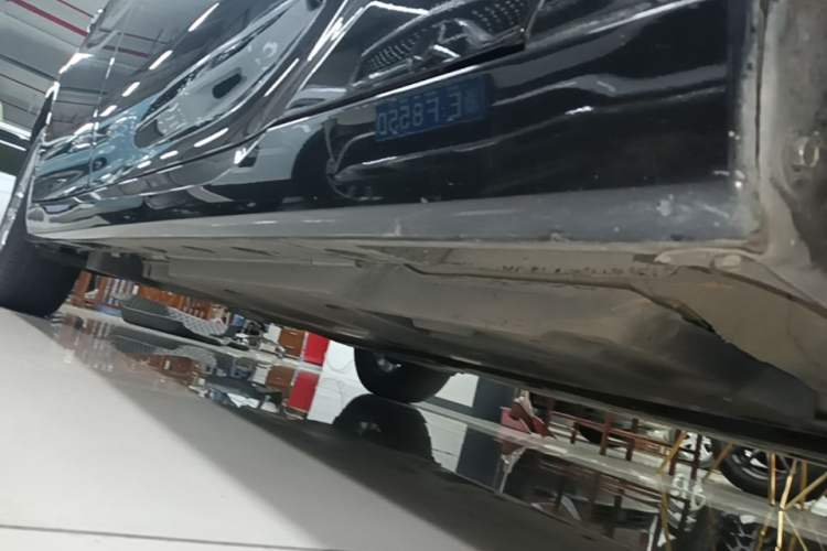Used Toyota Avalon 2021 2.5L Luxury Edition Right Side Sill