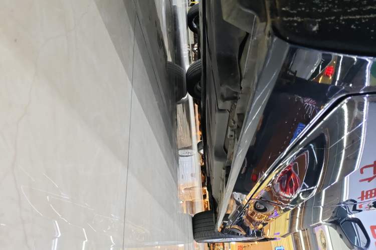 Used Toyota Avalon 2021 2.5L Luxury Edition Right Side Sill