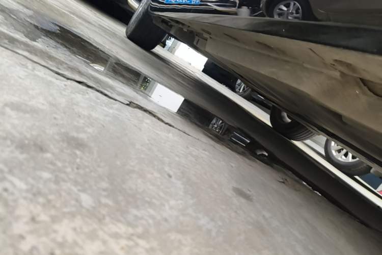 Used Toyota Avalon 2021 2.5L Luxury Edition Right Side Sill