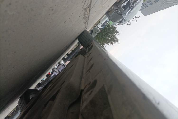 Used Toyota Avalon 2021 2.5L Luxury Edition Right Side Sill