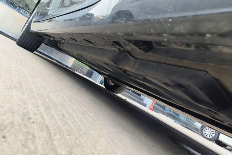 Used Toyota Avalon 2021 2.5L Luxury Edition Right Side Sill