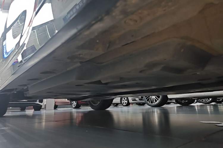 Used Toyota Avalon 2021 2.5L Luxury Edition Right Side Sill