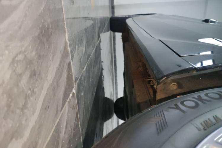 Used Toyota Avalon 2021 2.5L Luxury Edition Right Side Sill