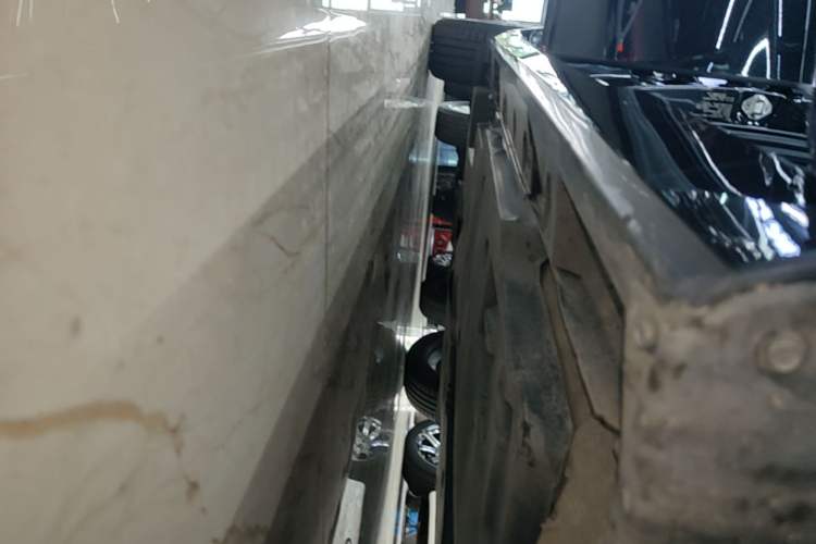 Used Toyota Avalon 2021 2.5L Luxury Edition Right Side Sill