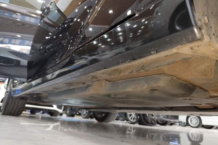Used Toyota Avalon 2021 2.5L Touring Prestige SPORT Edition Right Side Sill
