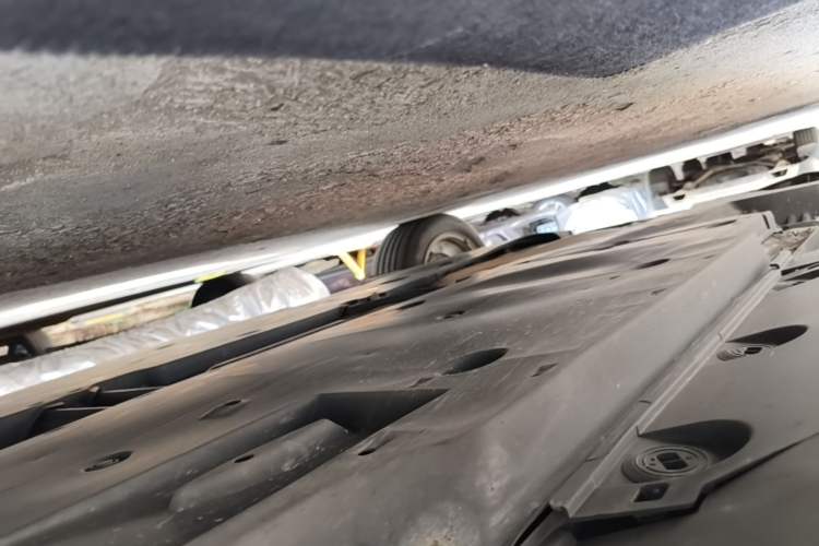 Used Toyota Avalon 2021 2.5L Luxury Edition Right Side Sill