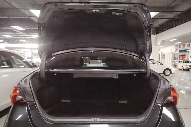Used Toyota Avalon 2021 2.5L Luxury Edition Trunk