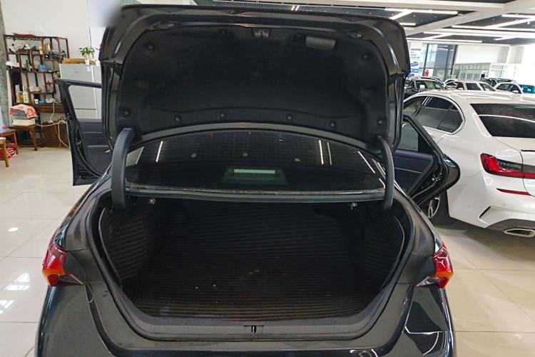Used Toyota Avalon 2021 2.5L Luxury Edition Trunk