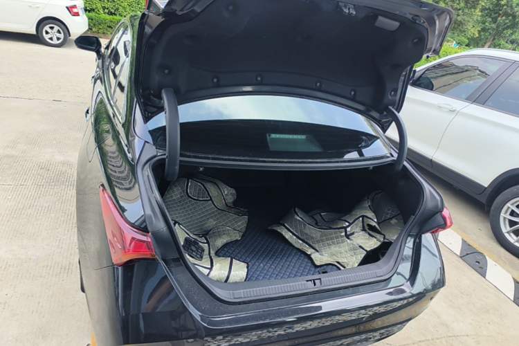 Used Toyota Avalon 2021 2.5L Luxury Edition Trunk