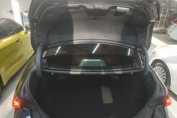 Used Toyota Avalon 2021 2.5L Luxury Edition Trunk
