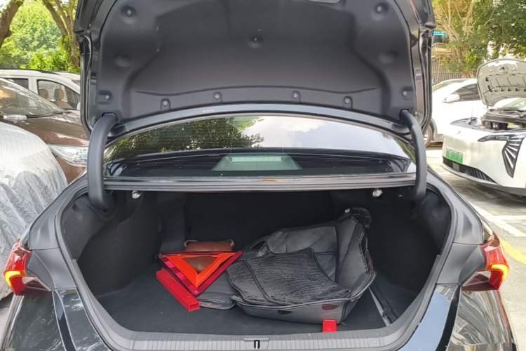 Used Toyota Avalon 2021 2.5L Luxury Edition Trunk