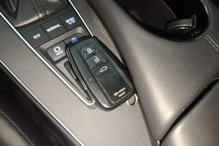 Used Toyota Avalon 2021 2.5L Luxury Edition Vehicle Key