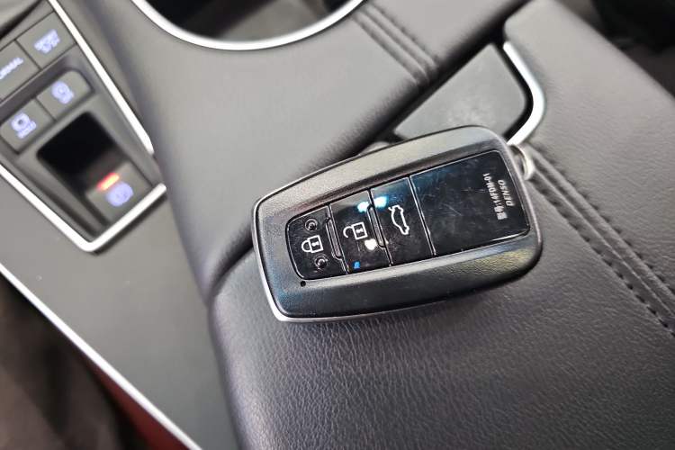 Used Toyota Avalon 2021 2.5L Touring Prestige SPORT Edition Vehicle Key