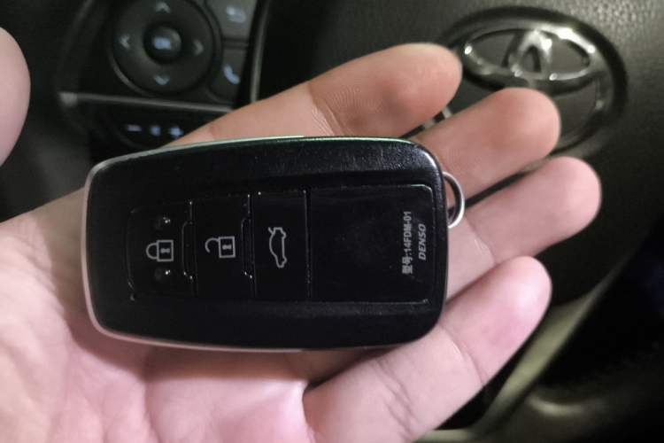 Used Toyota Avalon 2021 2.5L Luxury Edition Vehicle Key