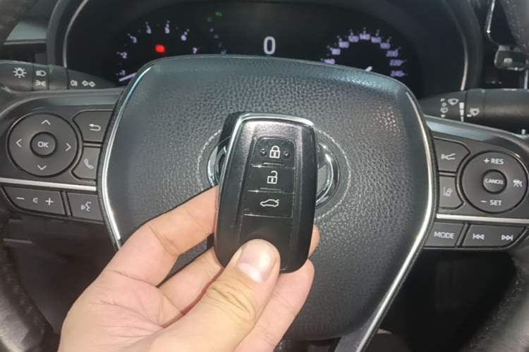 Used Toyota Avalon 2021 2.5L Luxury Edition Vehicle Key