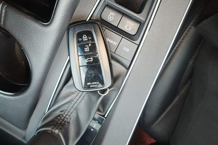 Used Toyota Avalon 2021 2.5L Luxury Edition Vehicle Key