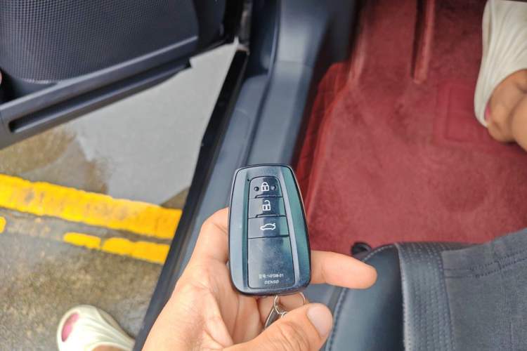 Used Toyota Avalon 2021 2.5L Luxury Edition Vehicle Key
