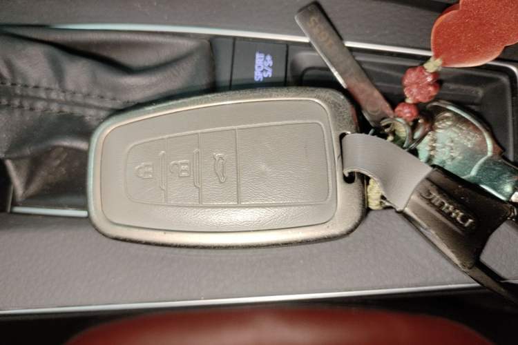 Used Toyota Avalon 2021 2.5L Touring Prestige SPORT Edition Vehicle Key