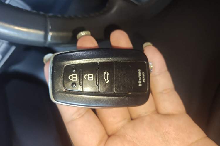 Used Toyota Avalon 2021 2.5L Luxury Edition Vehicle Key