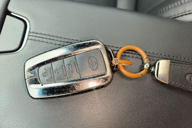 Used Toyota Avalon 2021 2.5L Luxury Edition Vehicle Key