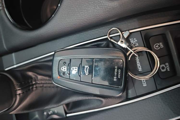 Used Toyota Avalon 2021 2.5L Luxury Edition Vehicle Key