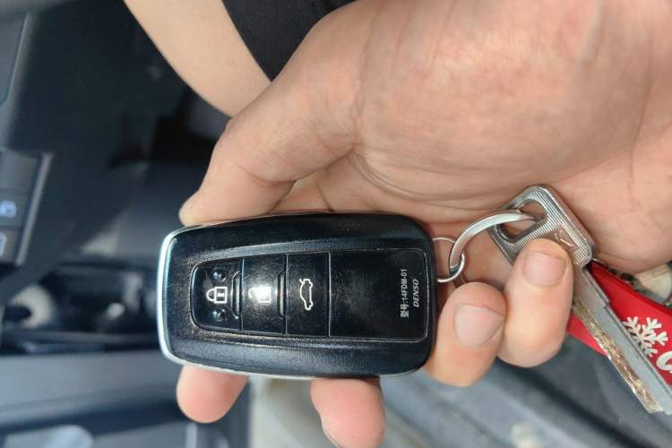 Used Toyota Avalon 2021 2.5L Luxury Edition Vehicle Key