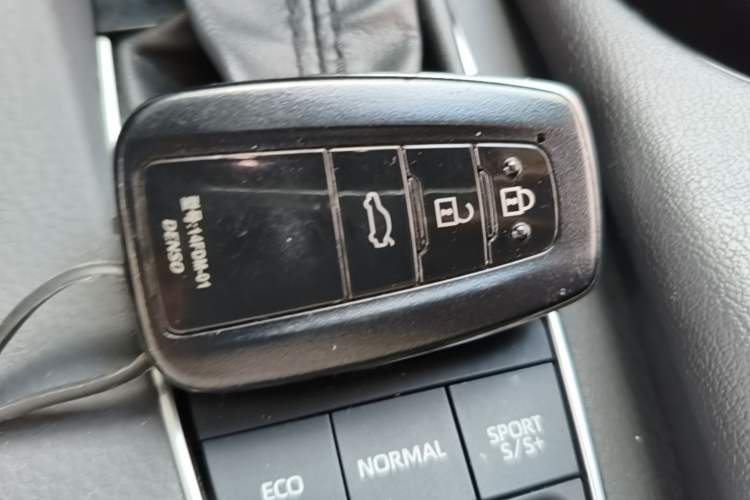 Used Toyota Avalon 2021 2.5L Luxury Edition Vehicle Key