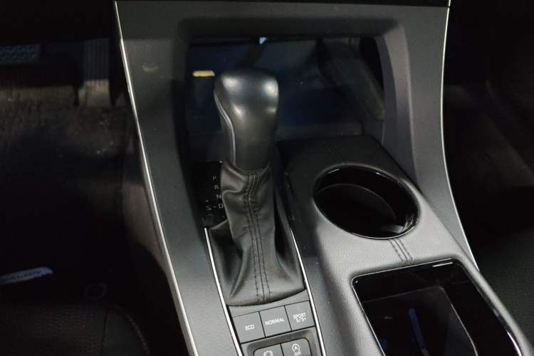 Used Toyota Avalon 2021 2.5L Luxury Edition Gear Lever