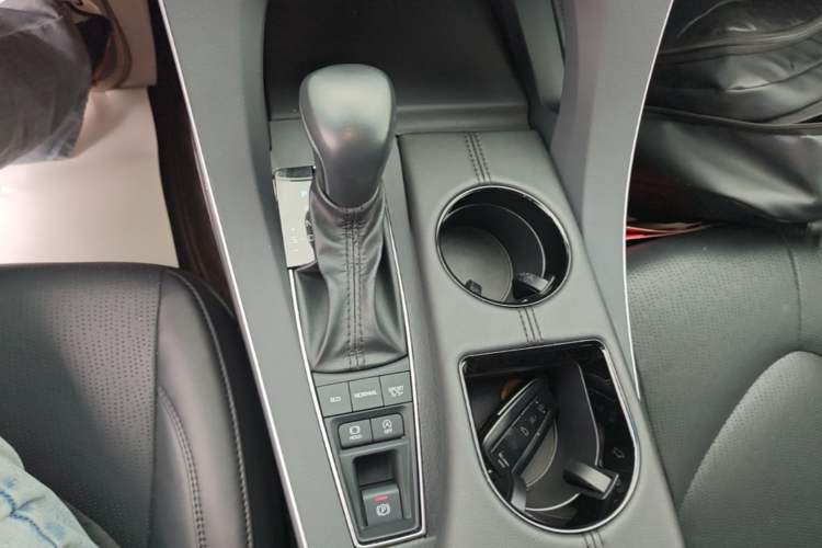 Used Toyota Avalon 2021 2.5L Luxury Edition Gear Lever